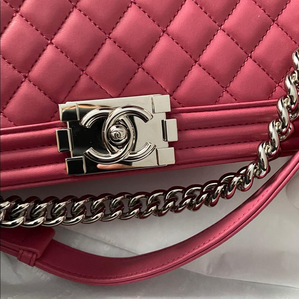 Chanel Medium Boy Bag - Picture 3 of 16